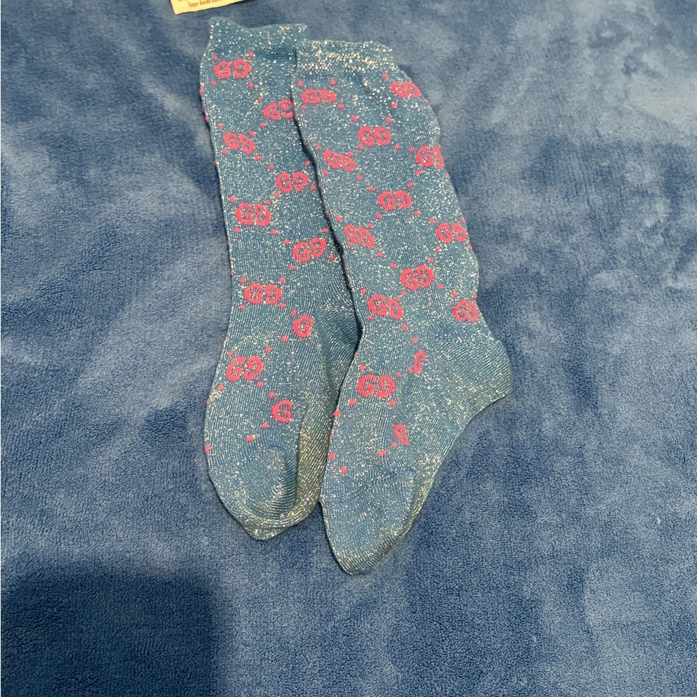 Gucci Sparkle Crew Socks in Blue with Pink Logo